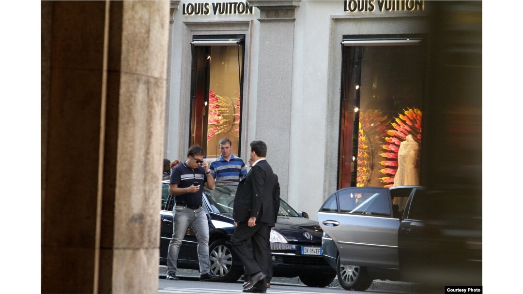 Saakashvili outside the Louis Vuitton shop in Milan. (Photo courtesy of "Alia")