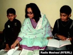 Shazma Haleem helping her sons, Mashaal and Abdaal, with their studies.