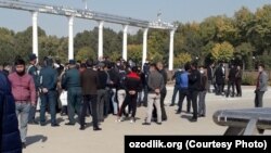 Протест потерпевших от деятельности "Korean & Migrations", Ташкент, 12 октября 2020 года.