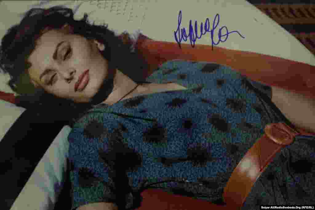 Автограф італійської акторки Софі Лорен