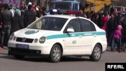 Полицейский автомобиль.