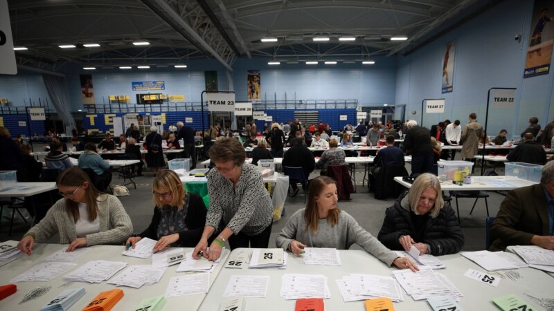 Anketa BBC: Britanski konzervativci ubedljivo pobedili na izborima