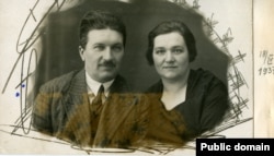 Аркадзь Смоліч з жонкай Алесяй. 1937 год