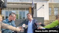 Aleksandar Janić, advokat Miloša Delibašića ispred suda u Beogradu