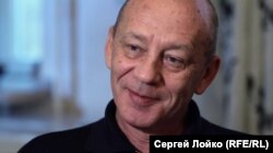 Сергей Соколов у себя дома в Москве до ареста