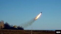 Выпрабаваньні расейскай крылатай ракеты (фота з сайта Мінабароны, датаванае 27 верасьня 2012 году)
