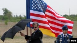 Румыни -- Девеселу олучу меттехь ракеташна дуьхьал система кхоллар дIадолоран церемони, 03Стиг2011