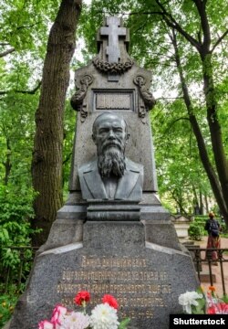 Могила письменника Федора Достоєвського (1821–1881) в Санкт-Петербурзі