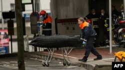На месте атаки в метро Брюсселя, 23 марта 2016 года.
