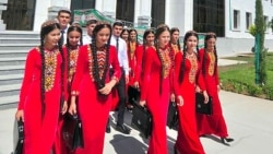 Diňle: Aşgabat 'beýni göçüni' güýçlendirip, kadr meselesini çözmäge çalyşýar