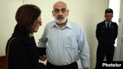 Վարդգես Գասպարին դատարանում՝ կալանքից ազատ արձակվելուց հետո, 26-ը փետրվարի, 2016թ.