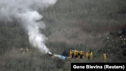 Вертоліт Sikorsky S-76B врізався в схил пагорба біля Лос-Анджелеса в січні 2020 року, в результаті чого загинули Браянт, його 13-річна дочка Джанна і ще сім людей