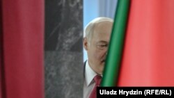 Аляксандар Лукашэнка падчас галасаваньня на выбарах у Палату прадстаўнікоў, 2019 год