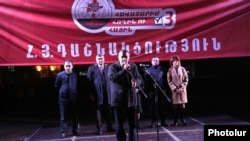 Armenia - Armen Rustamian, a leader of the Armenian Revolutionary Federation, speaks at an election campaign rally in Yerevan, November 26, 2018.