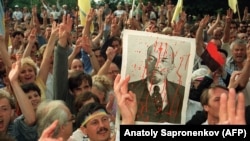 Митинг возле здания ЦК КПУ через день после провозглашения Независимости Украины. Киев, 25 августа 1991 года