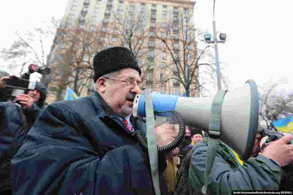 Народний депутат України, голова Меджлісу кримських татар Рефат Чубаров на марші в Києві
