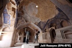2017. november 6.: Afgán munkások rekonstruálják a Ju Av zsinagógát Herátban (ez az ottani négy zsidó vallási hely egyike). Mostanra hivatalosan egyetlen zsidó sem maradt az országban, és más kisebbségek tagjai is menekülnek