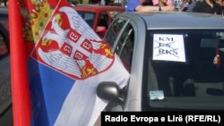 Një protestë e serbëve në veri të Mitrovicës kundër targave të Kosovës. Foto nga arkivi