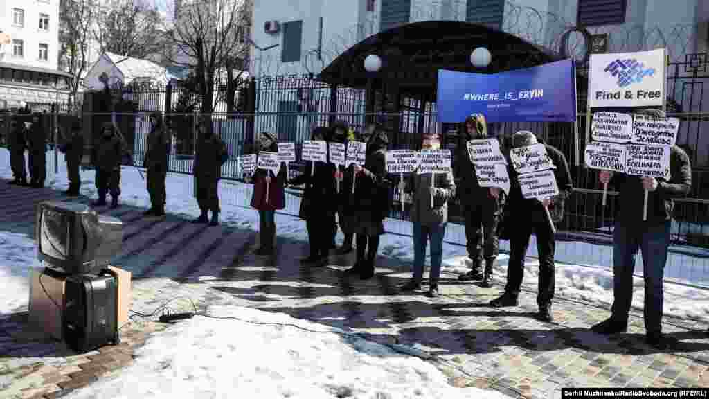 Подконтрольные Кремлю власти Крыма де-факто признают случаи исчезновения, но отрицают свою причастность к ним