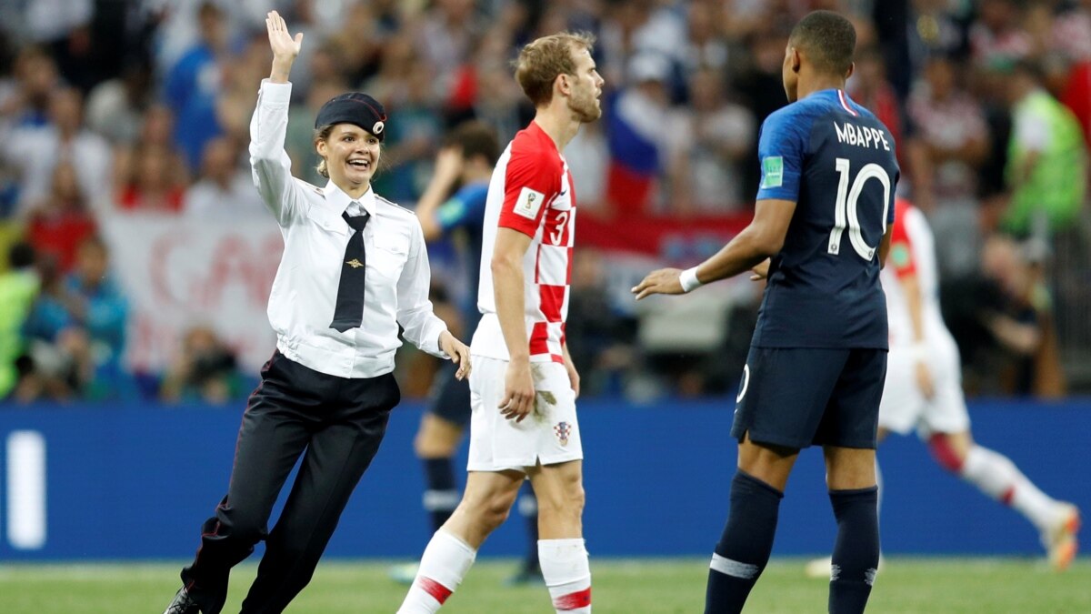 Pussy Riot Claims Field Invasion At World Cup Final