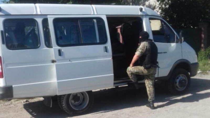 Обыски в Крыму: в двух домах Сары-Су Белогорского района проходят «следственные мероприятия» (+фото)