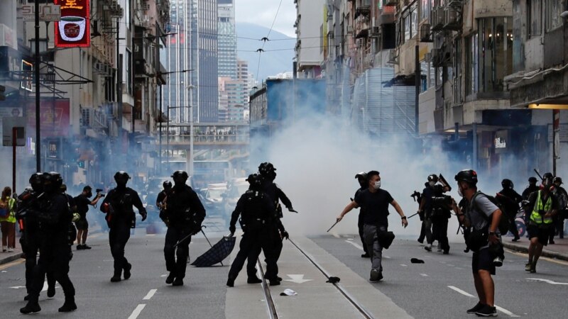 Hong Kongu përjashton katër ligjvënës pro-demokracisë 
