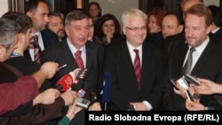 Ivo Josipović, Nebojša Radmanović i Bakir Izetbegović daju izjave novinarima, Banjaluka 6. decembar 2010. Foto: Erduan Katana