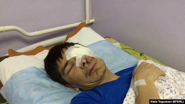 Максат Досмагамбетов после операции в больнице в Алматы. 2 апреля 2015 года.