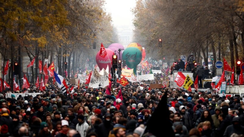 În Franța, transportul public a fost afectat de greva împotriva intenției guvernului de a reforma sistemul de pensii
