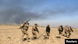 Военные Ирака во время боя с боевиками-исламистами недалеко Мосула, 24 февраля 2017