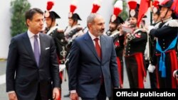 Italy -- Italian Prime Minister Giuseppe Conte (L) and his Armenian counterpart Nikol Pashinian inspect an Italian honor guard before talks in Rome, November 22, 2019.
