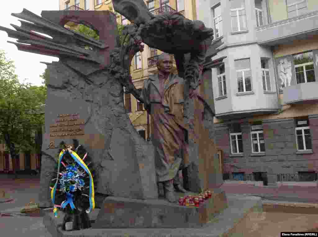 Памятник Чорновилу