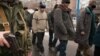 Сепаратисты ведут пленных украинских военных по улицам Донецка 