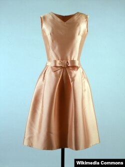 Коктейльное платье Жаклин Кеннеди, созданное Олегом Кассини. 1962