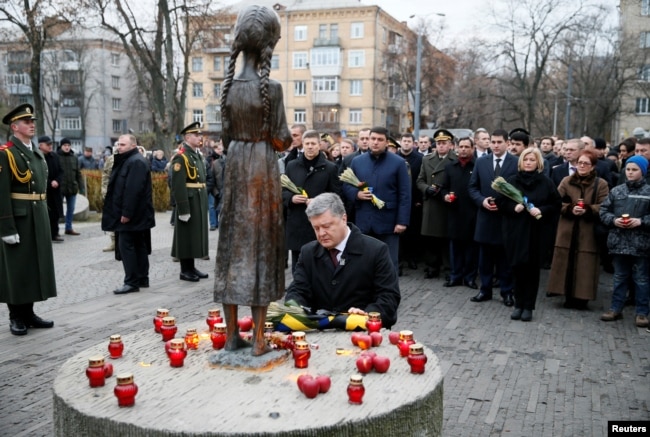 Ukrainian President Petro Poroshenko visits a monument to Holodomor victims in Kyiv in November 2016.