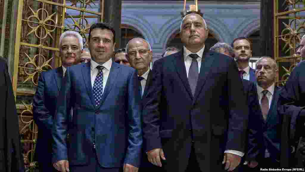 МАКЕДОНИЈА - Премиерот Зоран Заев за време на средбата со неговиот бугарски колега Бојко Борисов во Софија порача дека Македонија во јуни може да ги почне преговорите со Европската унија. Заев нагласи дека трговијата со Бугарија бележи раст по потпишувањето на Договорот за добрососедство.