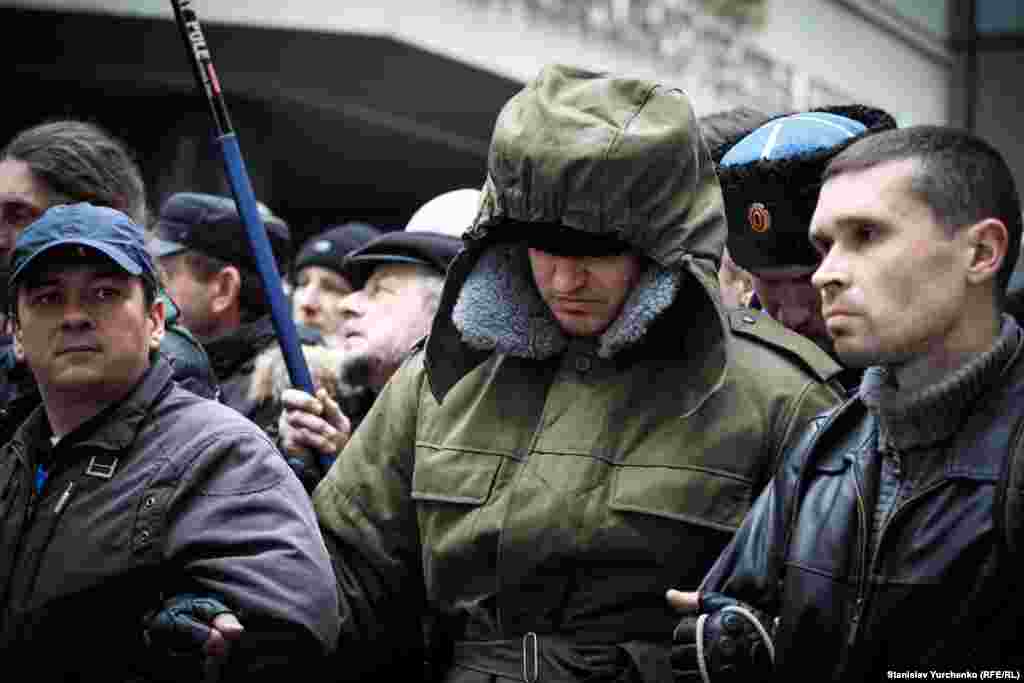 Один из пророссийски настроенных участников митинга