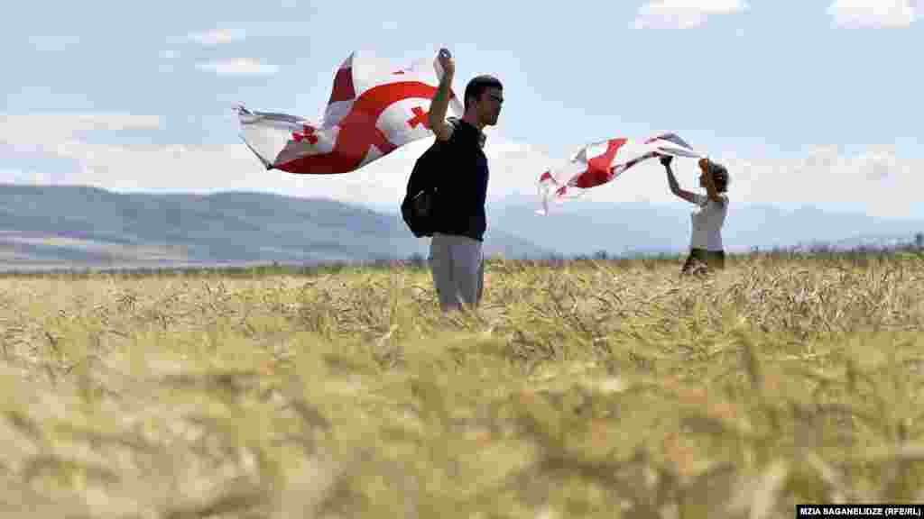 Two participants of a rally by Georgian students and activists near the village of Bershueti, adjacent to the breakaway region of South Ossetia, protest claims that Russia is surreptitiously moving the boundary in a &ldquo;creeping occupation&rdquo; of Georgia.&nbsp;August 7, 2017 (RFE/RL, Mzia Saganelidze) &nbsp;