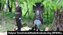 Довгі роки могила Олександра Чеховича була закинута