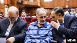 محمد علی نجفی در یک جلسه محاکمه‌اش