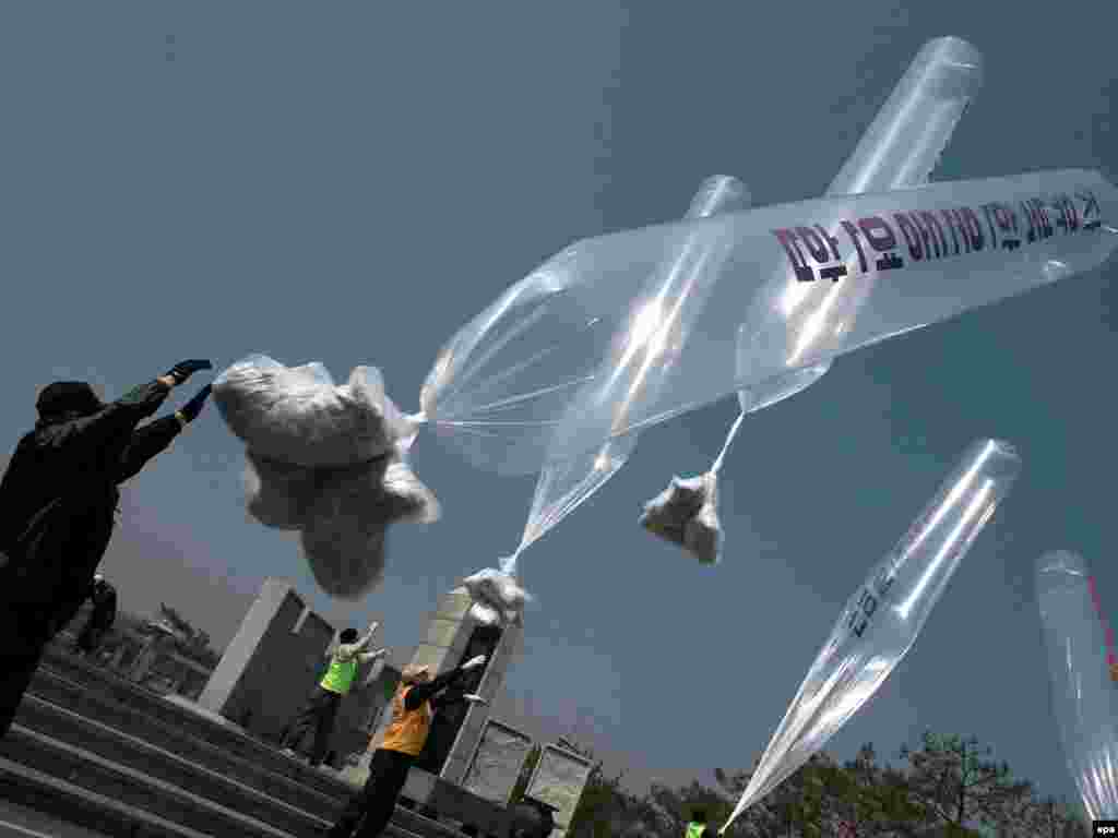 Južna Koreja - Baloni protiv rakete - Disidenti iz Sjeverne i aktivisti iz Južne Koreje puštali su balone u kojima su bile poruke protiv vlade Sjeverne Koreje. Povod je bilo lansiranje rakete iz Sjeverne Koreje.