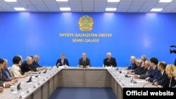 Қазақстан президенті Қасым-Жомарт Тоқаевтың семейліктермен кездесуі. 26 сәуір 2019 жыл. 