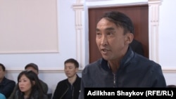 Гражданский активист Болатбек Блялов на предварительных слушаниях по его иску против отказа властей в проведении митинга. Нур-Султан, 21 мая 2019 года.