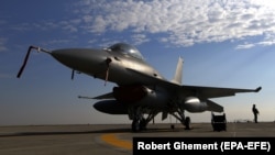Изтребител F-16 в Румъния. Снимката е илюстративна