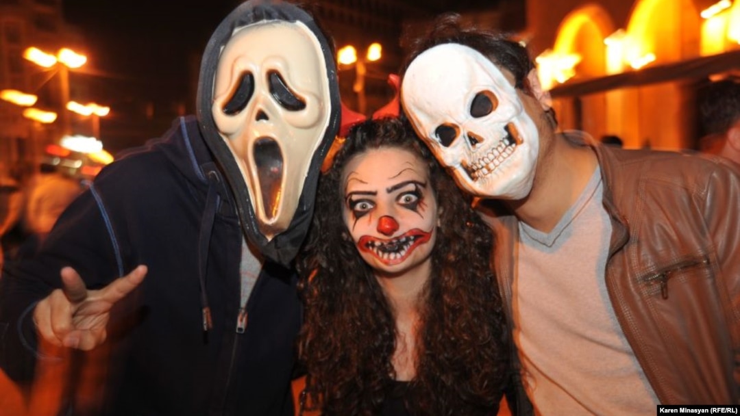 Тұрған жалап алтын душ порно