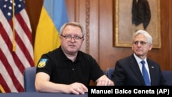 Генеральный прокурор Украины Андрей Костин и генпрокурор США Меррик Гарланд