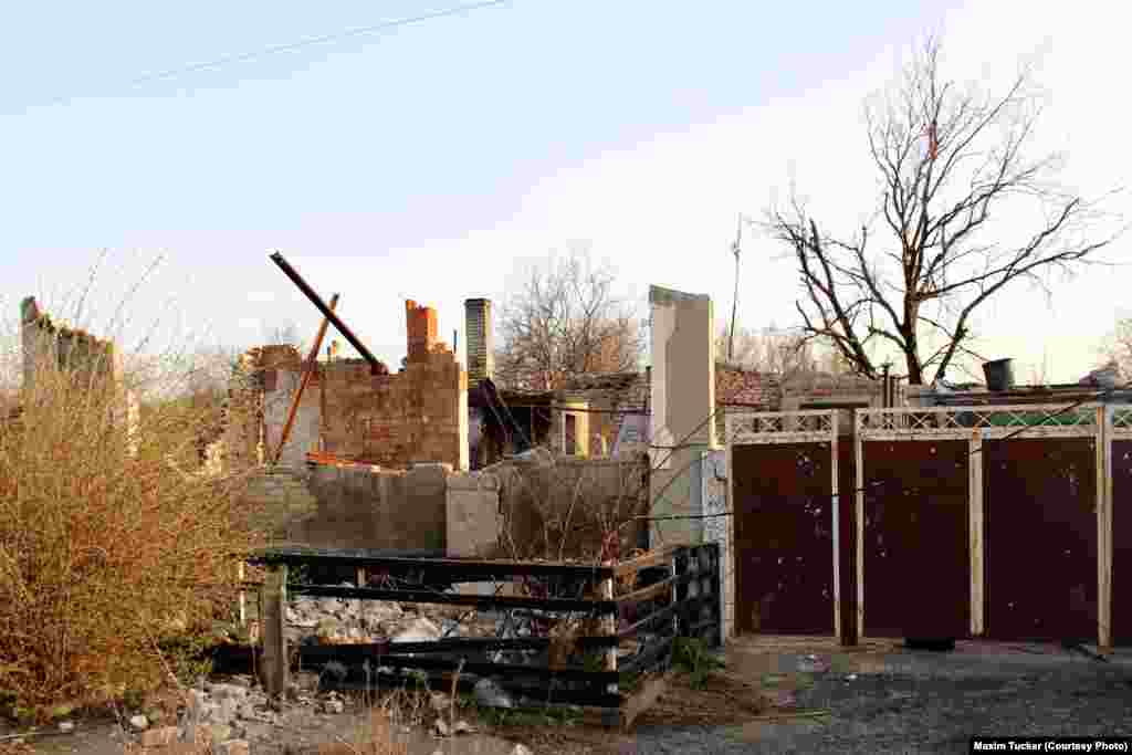 Damage from artillery shells in Avdiyivka. An&nbsp;elderly woman was reportedly killed outside this house while she tended her vegetable patch. April 9, 2016