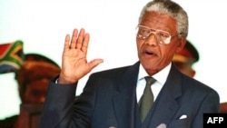 Nelson Mandela polaže predsedničku zakletvu u Pretoriji, 10. maj 1994.