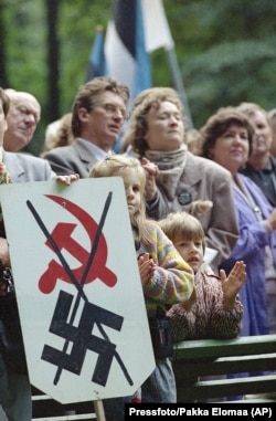 Учасники акції «Балтійський шлях» в Естонії. Таллінн, 1989 рік