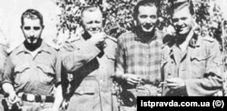 Аверкій Гончаренко (другий ліворуч) після успішного прориву частини дивізії «Галичина» з-під Бродів. 4 серпня 1944 року
